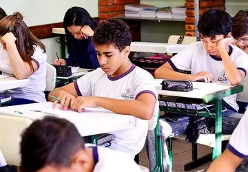 Gestão Tarcísio libera prova que avalia estudantes de SP antes da data de aplicação
