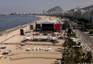 Show de Madonna será sob calor de 30°C na praia de Copacabana na noite de sábado (4)