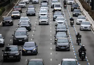 São Paulo inaugura mais 8,1 km de faixas azuis em meio a alta de mortes de motociclistas