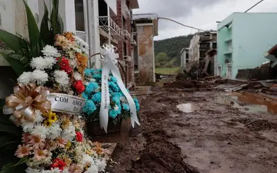 Enchentes no RS destroem cemitérios, soterram memórias e transferência de corpos levará mais de ano