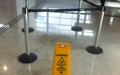 Terminal 3 do Aeroporto de Guarulhos teve falta de água neste sábado (11)