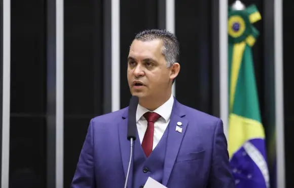 Deputados e prefeitos criticam proposta que eleva a contribuição previdenciária dos municípios